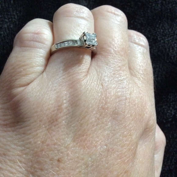 💍14k White Gold 💍 Diamond Ring ...Offer thru ⏺ - Picture 4 of 7